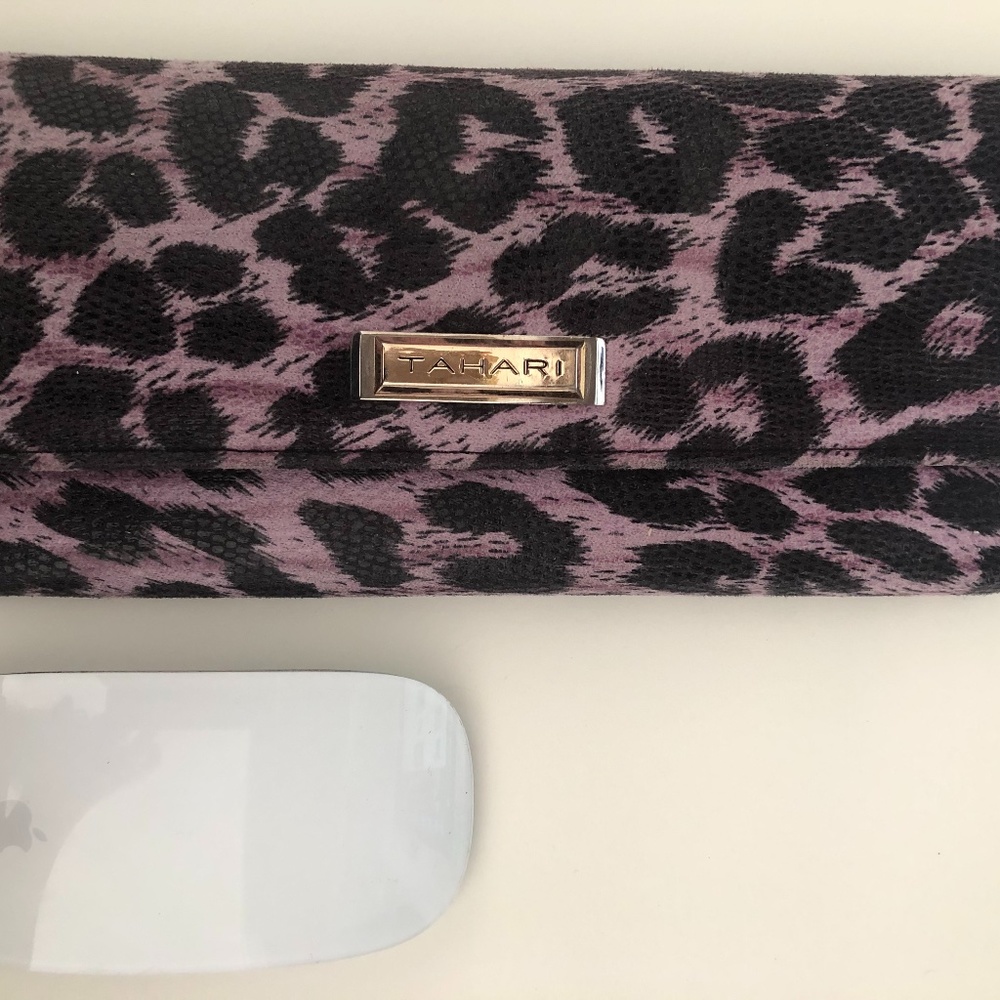 Tahari Wallet